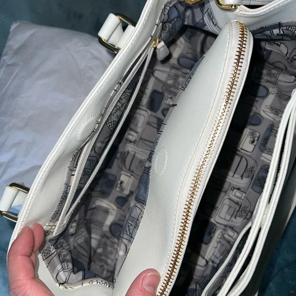 Vera Bradley white leather purse & matching wristlet - Picture 7 of 11